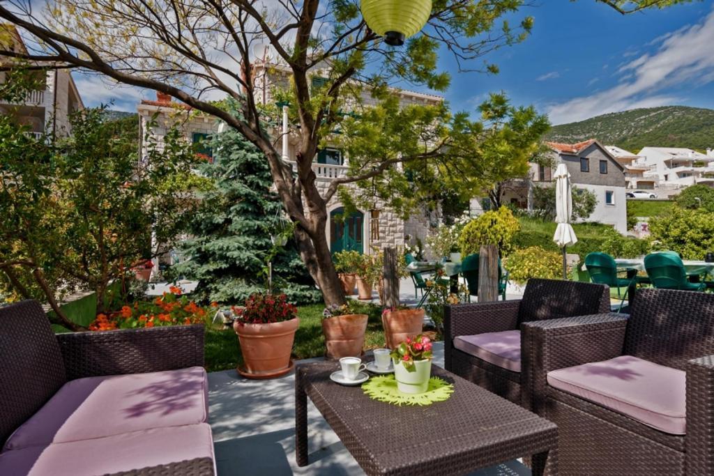 Apartment In Bol With Seaview, Terrace, Air Condition, Wifi Exterior photo